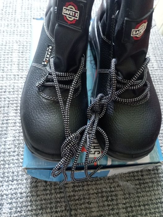 Захисні шкіряні черевики фірми SAFETIX.