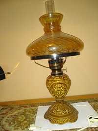 Porcelanowa lampa elektryczna na wzór lampy naftowej