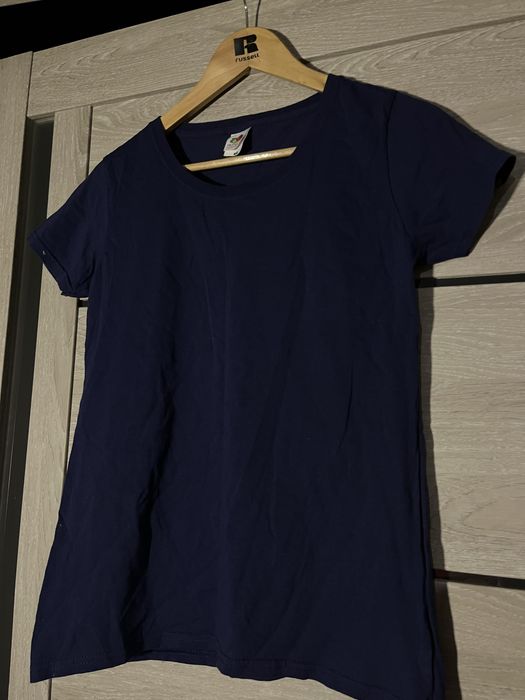 Футболки різних кольорів