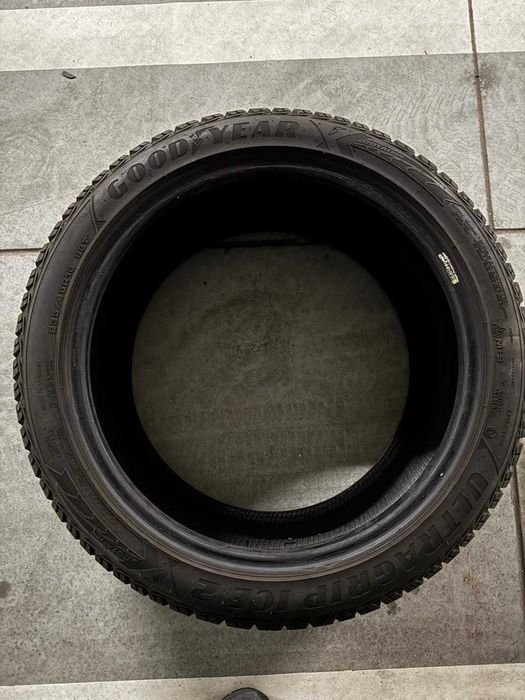 Opony zimowe R18/235/45 Goodyear