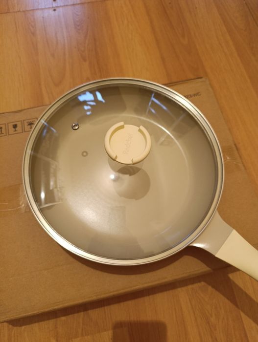 NOWA! Patelnia Redchef 28 cm z pokrywką, Nieprzywierająca, Kremowa
