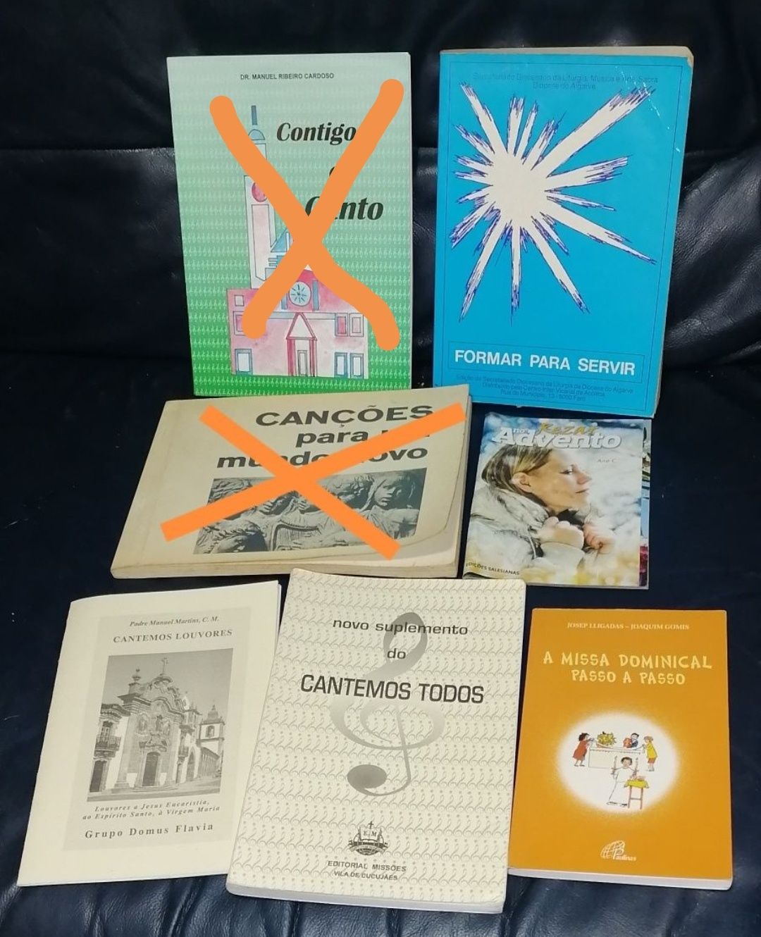 Livros com partituras para a Eucaristia e orientações para a Missa