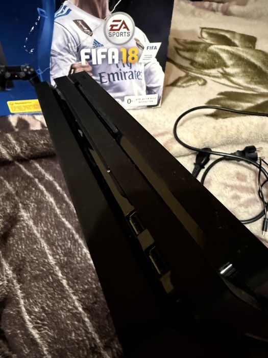 Ps 4 pro 1 tb , 1 геймпад Fifa edition
