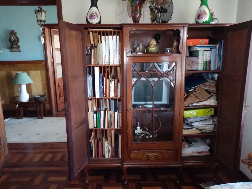 Móvel de sala em madeira maciça