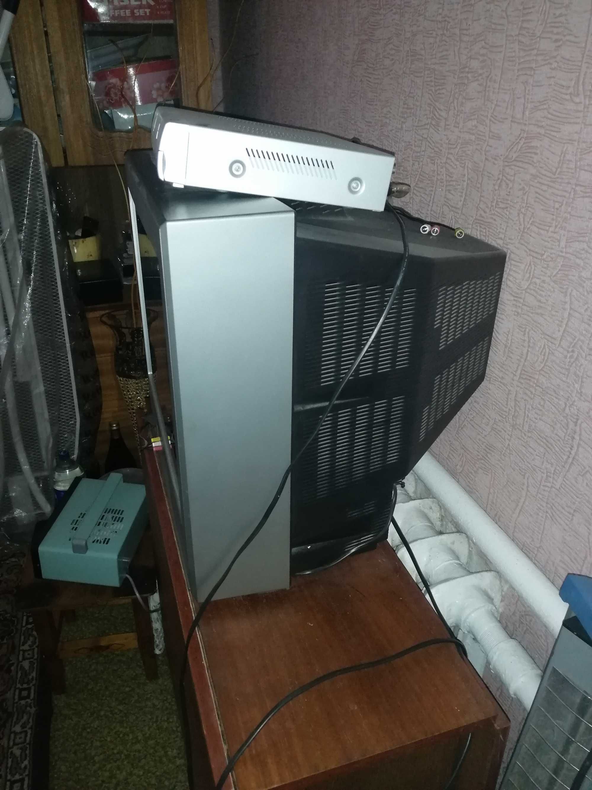 Телевизор б/у супер + тюнер+DVD ввс
