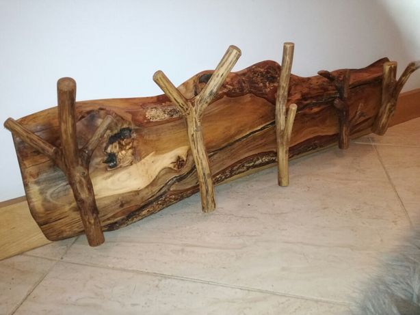 Cabide rústico em madeira de oliveira e carvalho