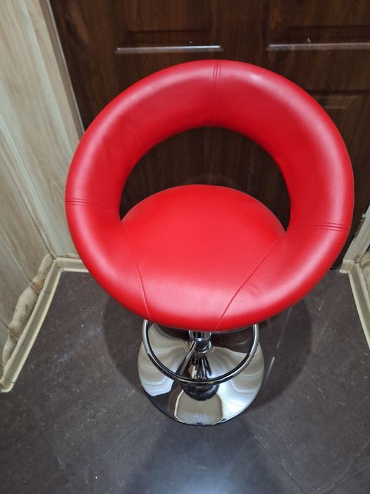 Hoker czerwony obrotowy