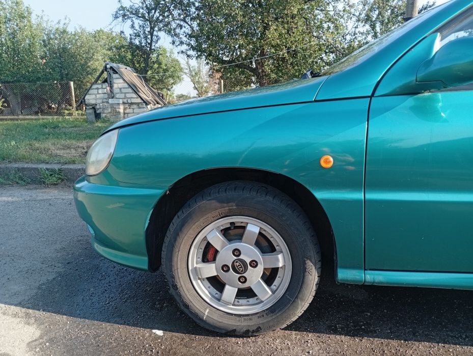 Продам економне авто Kia Rio 1.3 бензин 2000 року