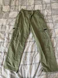 Spodnie bojówki/cargo jasnozielone khaki Pull&Bear