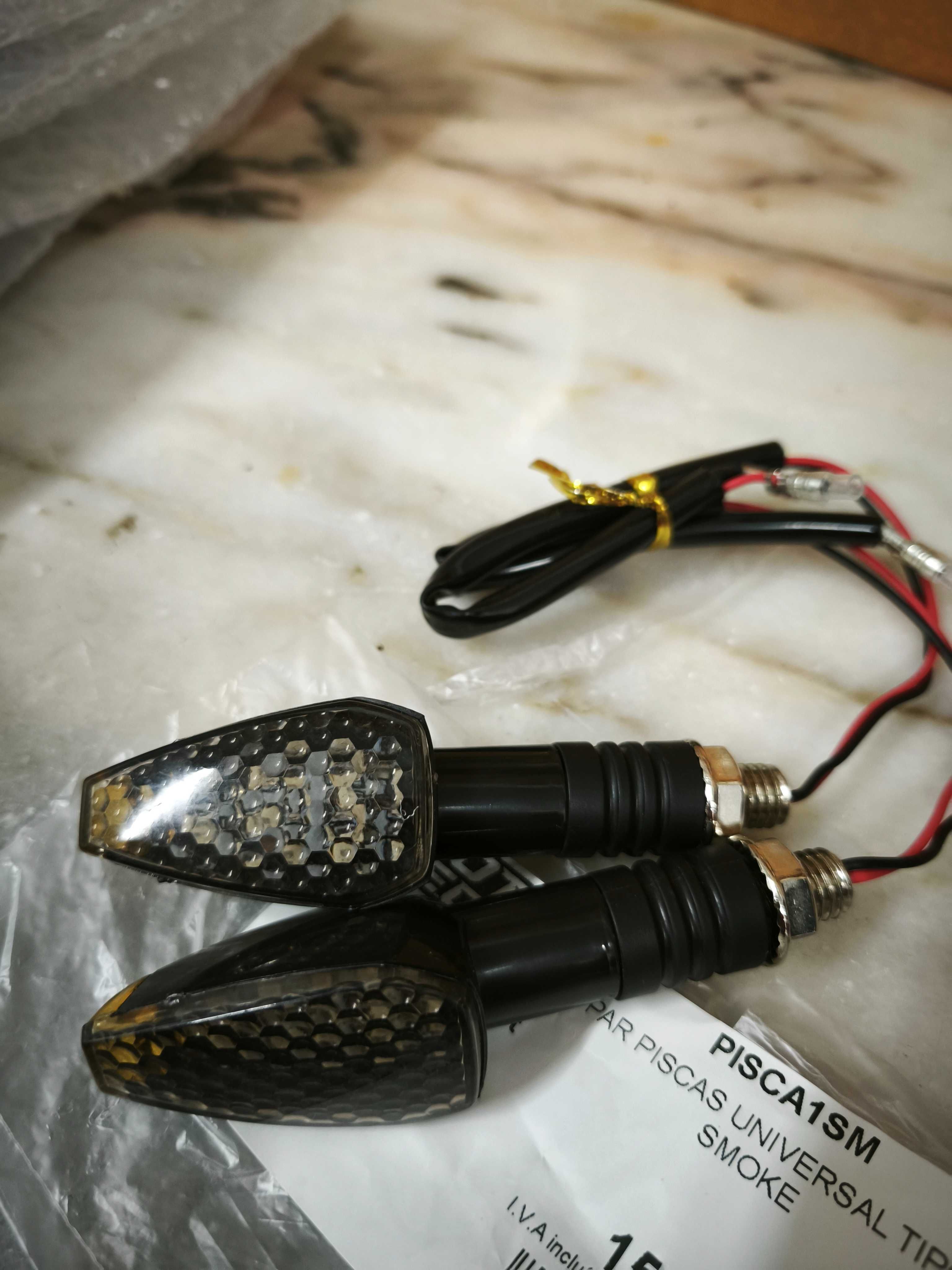 Piscas led universais smoked