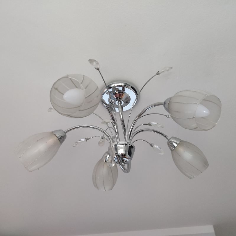 Żyrandol z żarówkami LED