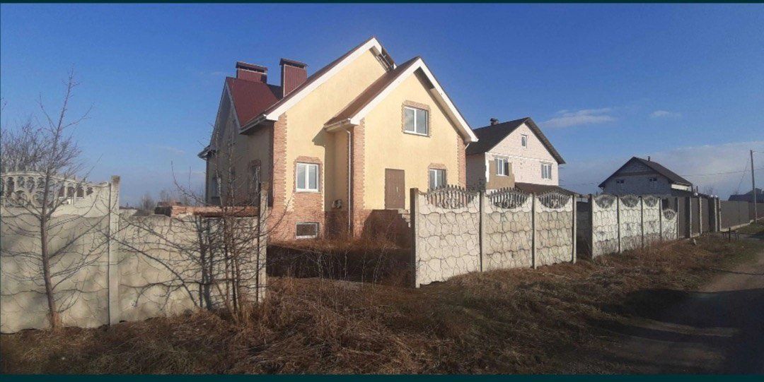 Будинок мрії під Києвом з великою ділянкою