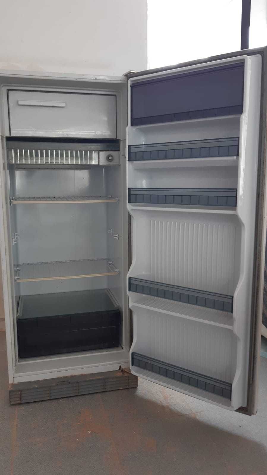 Frigorífico, só 50,00 euros