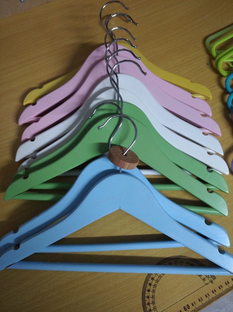 Cabides coloridos criança