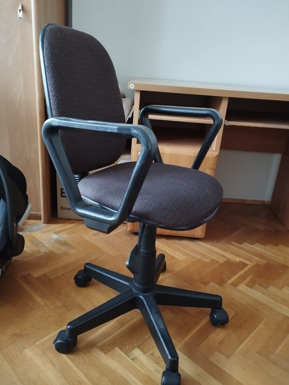 Biurko z krzesłem