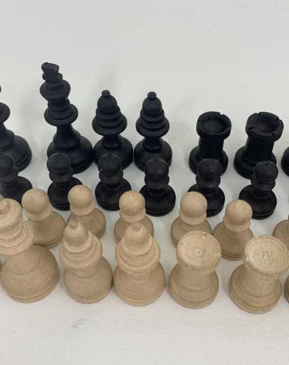 Zestaw szachowy z drewna (k 1.6)