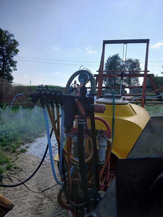 Opryskiwacz ciągany MOSKIT 1200L 12/13,5M