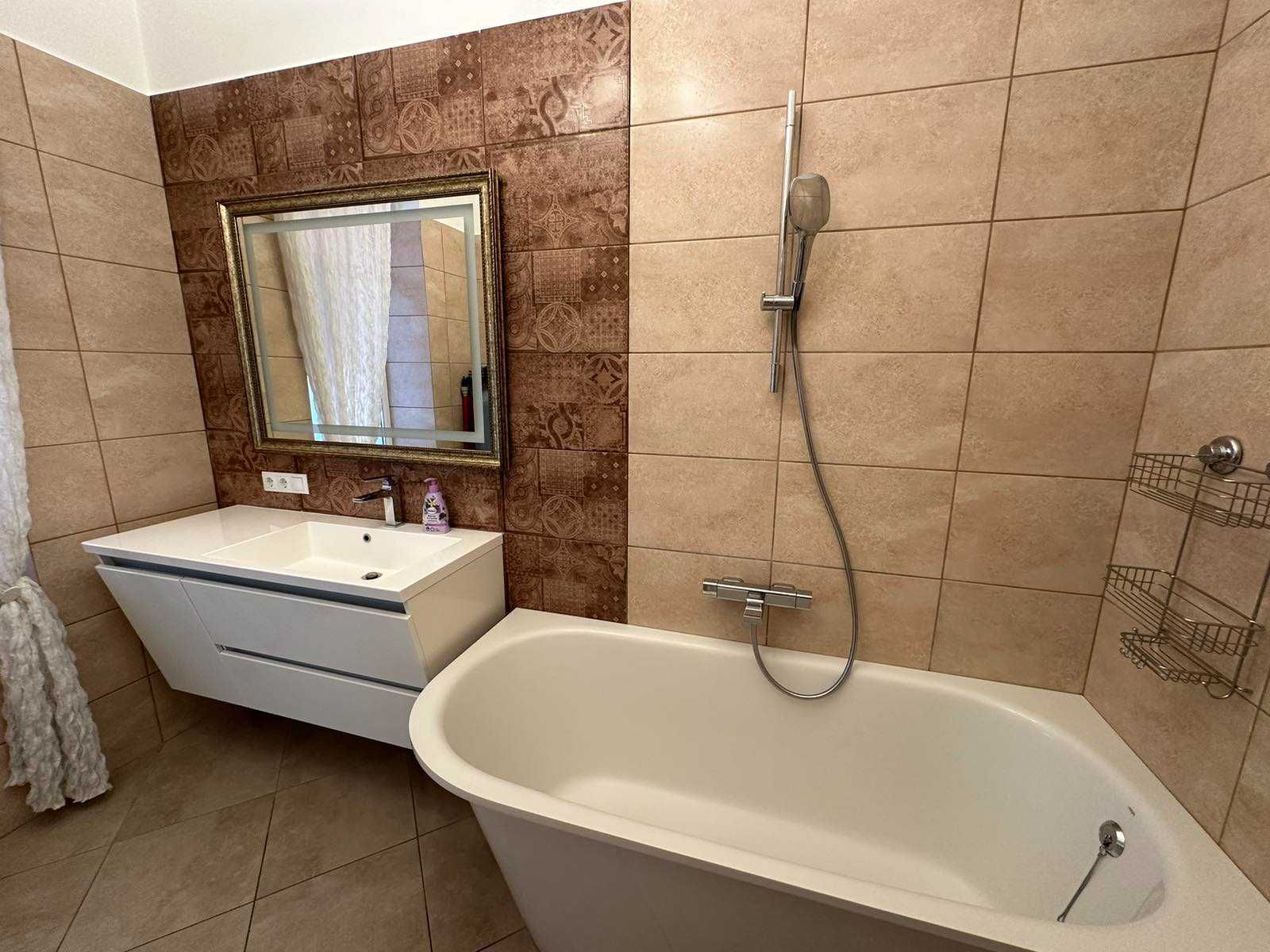 Продаж квартири ВІП класу в центрі на вул. Мосяжна. 182кв. Без комісії