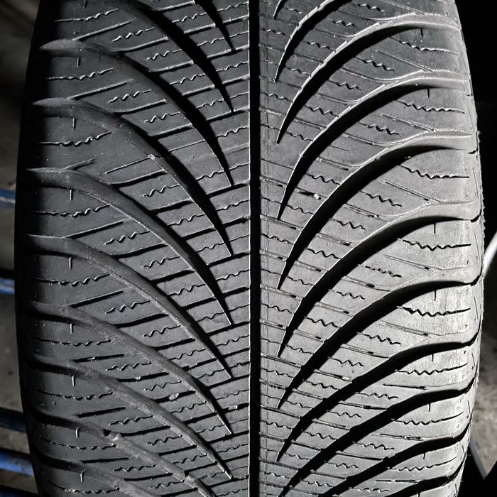 Шини 215/50/17 - 2шт Goodyear Vector4Seasons Gen-2