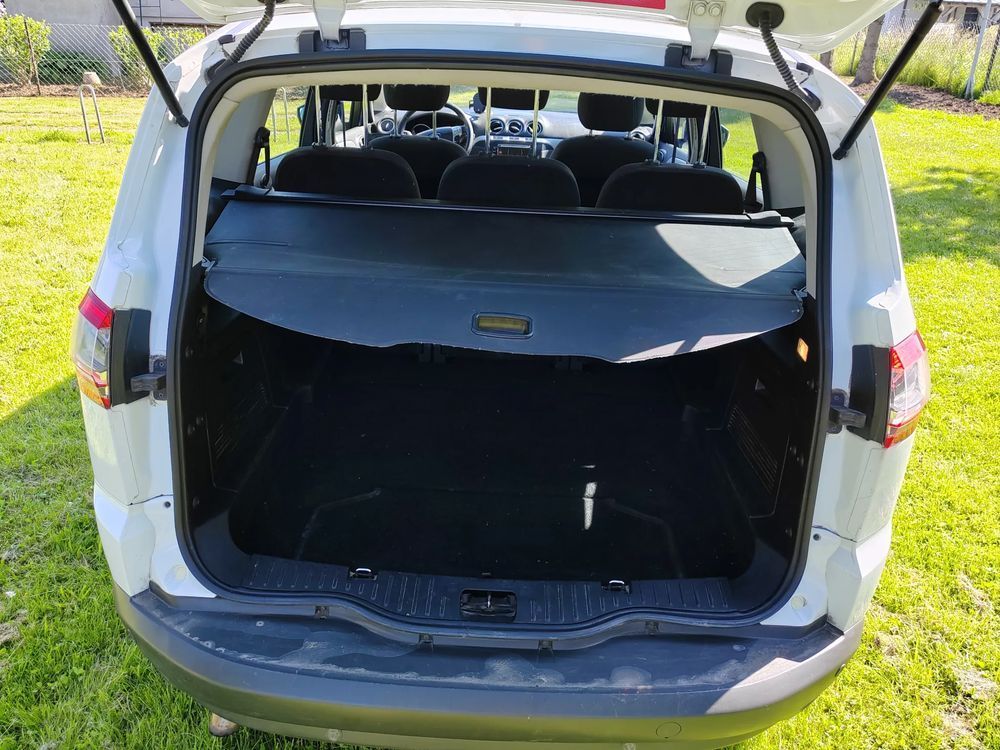 Ford S-Max Rodzinny, oszczędny, pojemny.