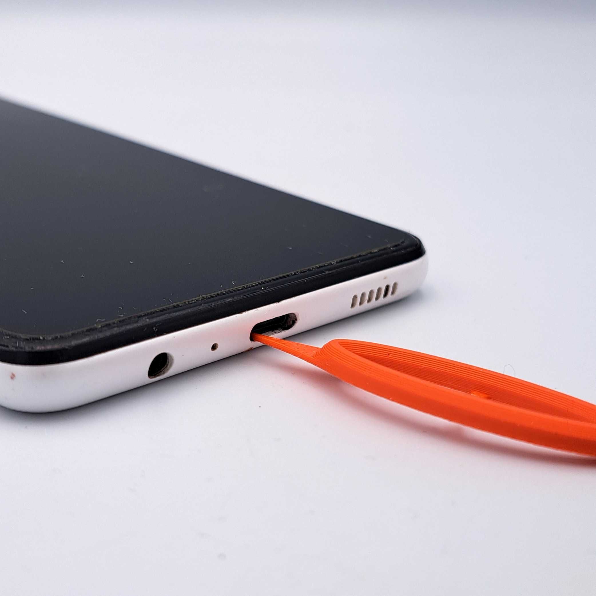 Czyścik do portów USB C i Lightning - Bezpieczne czyszczenie -2 sztuki
