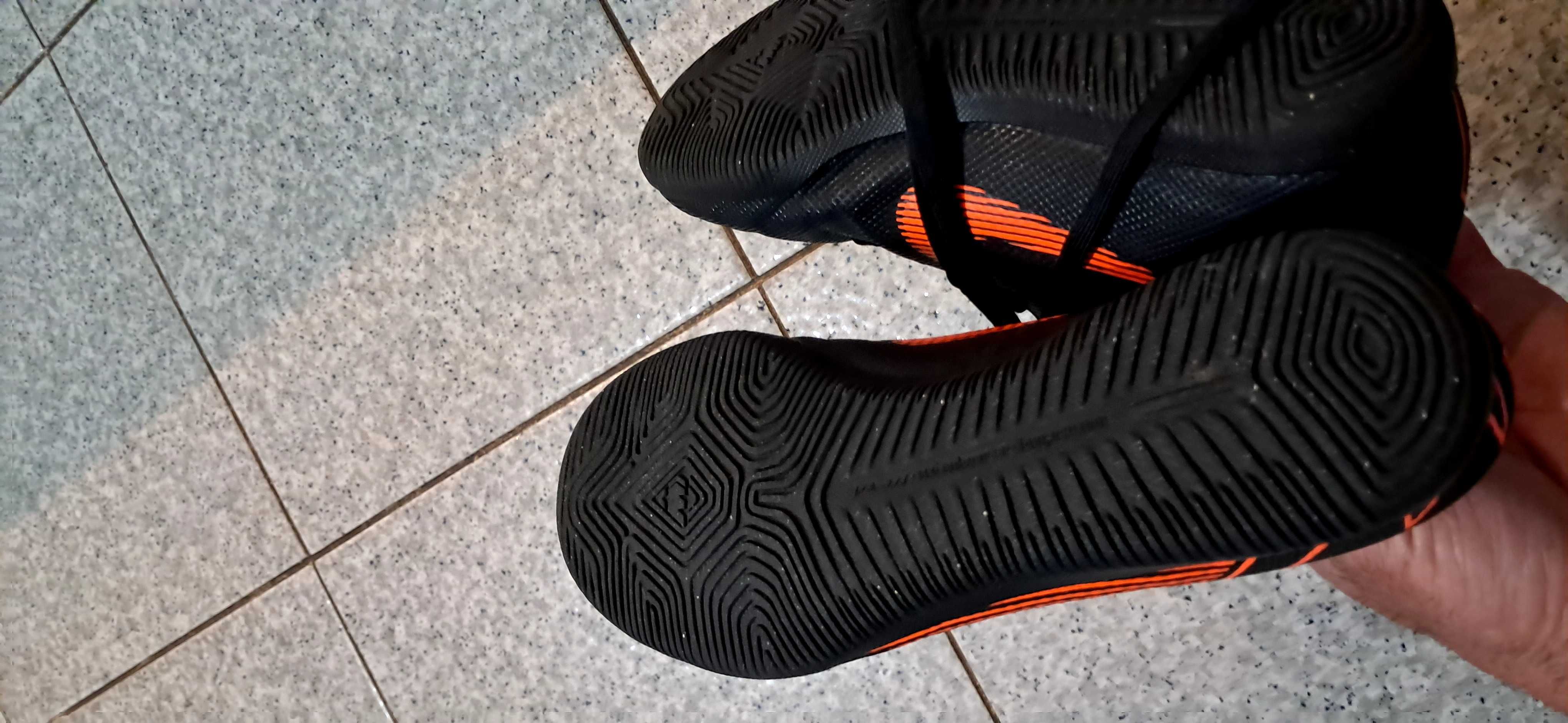 3 pares de sapatilhas número 36. 20euros as 3.