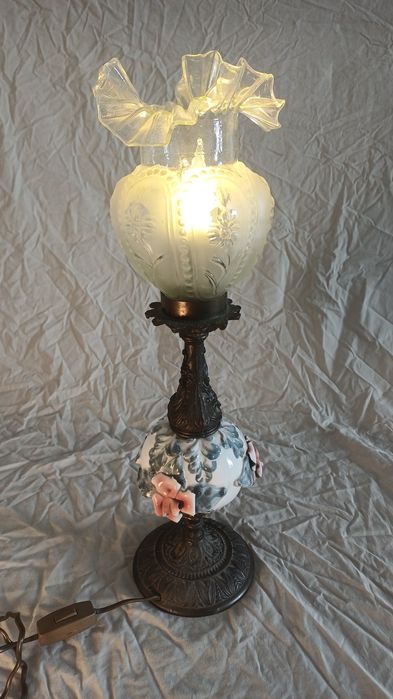 Zabytkowa lampa porcelana i mosiądz