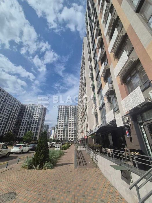Оренда: фасадне торгове приміщення, магазин, 32 м.кв. ЖК Місто квітів