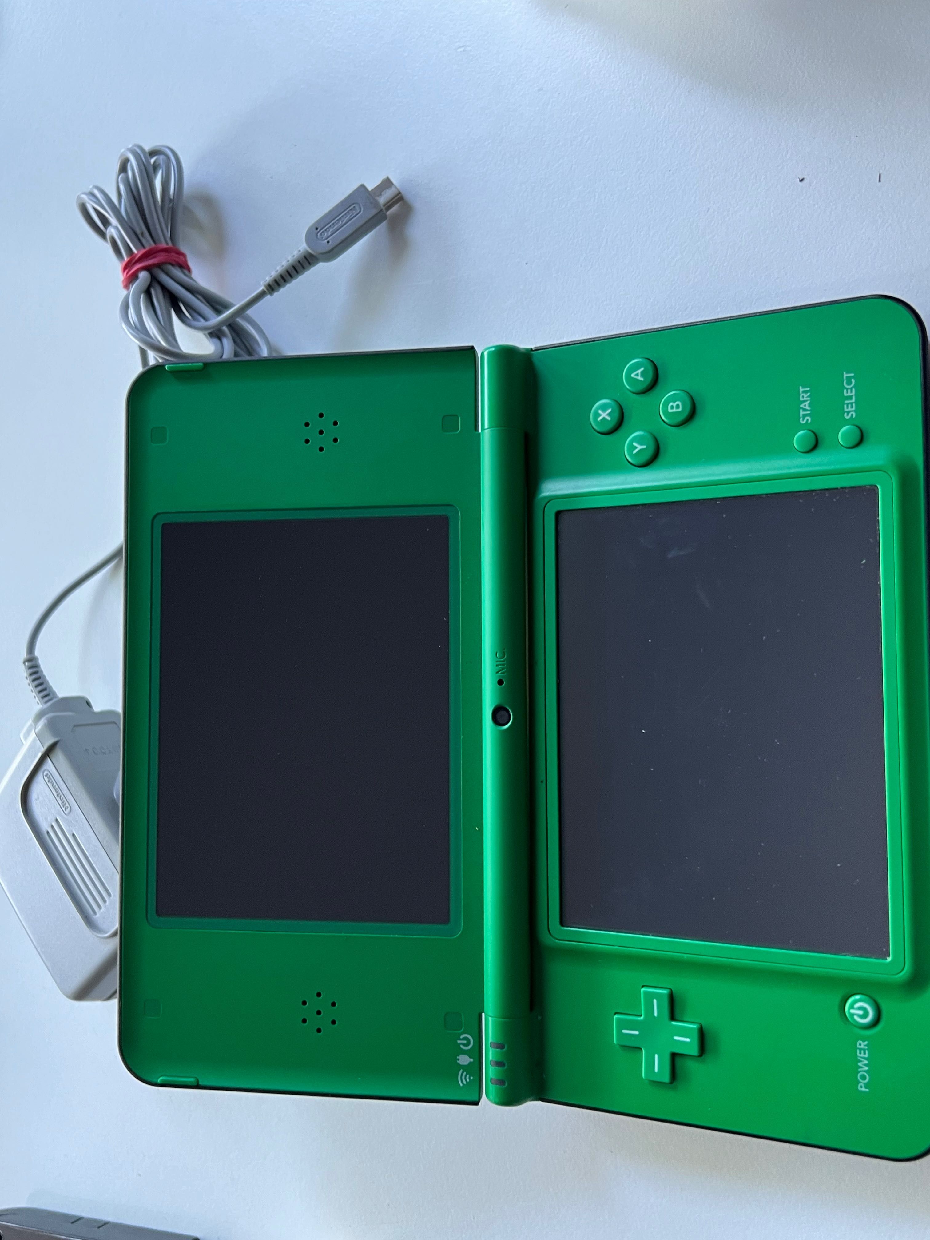 Nintendo DSi XL piękny zielony + zasilacz