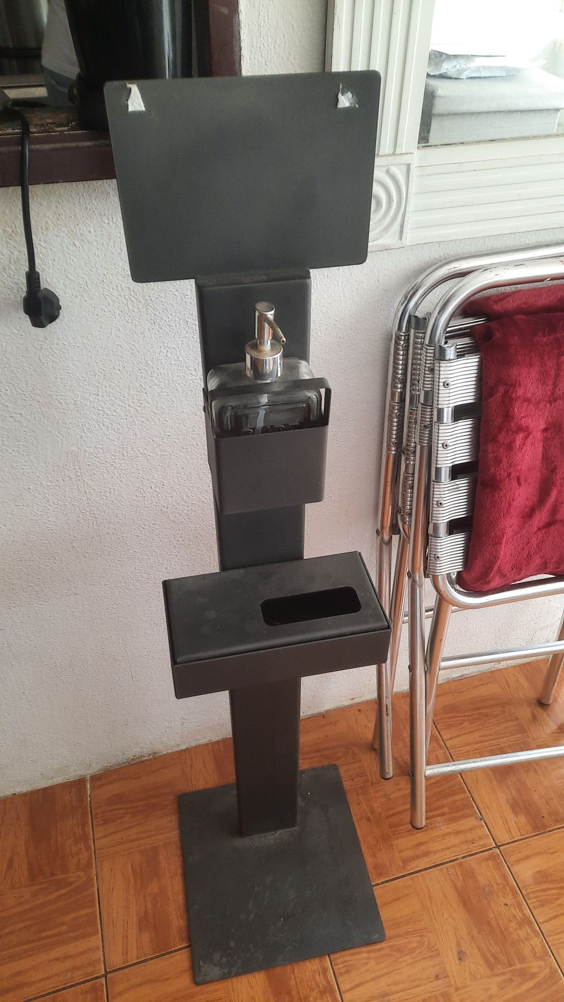 Suporte álcool gel e toalhetes