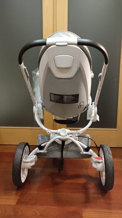 Carrinho Quinny Moodd + cadeira de papa + mesa atividades