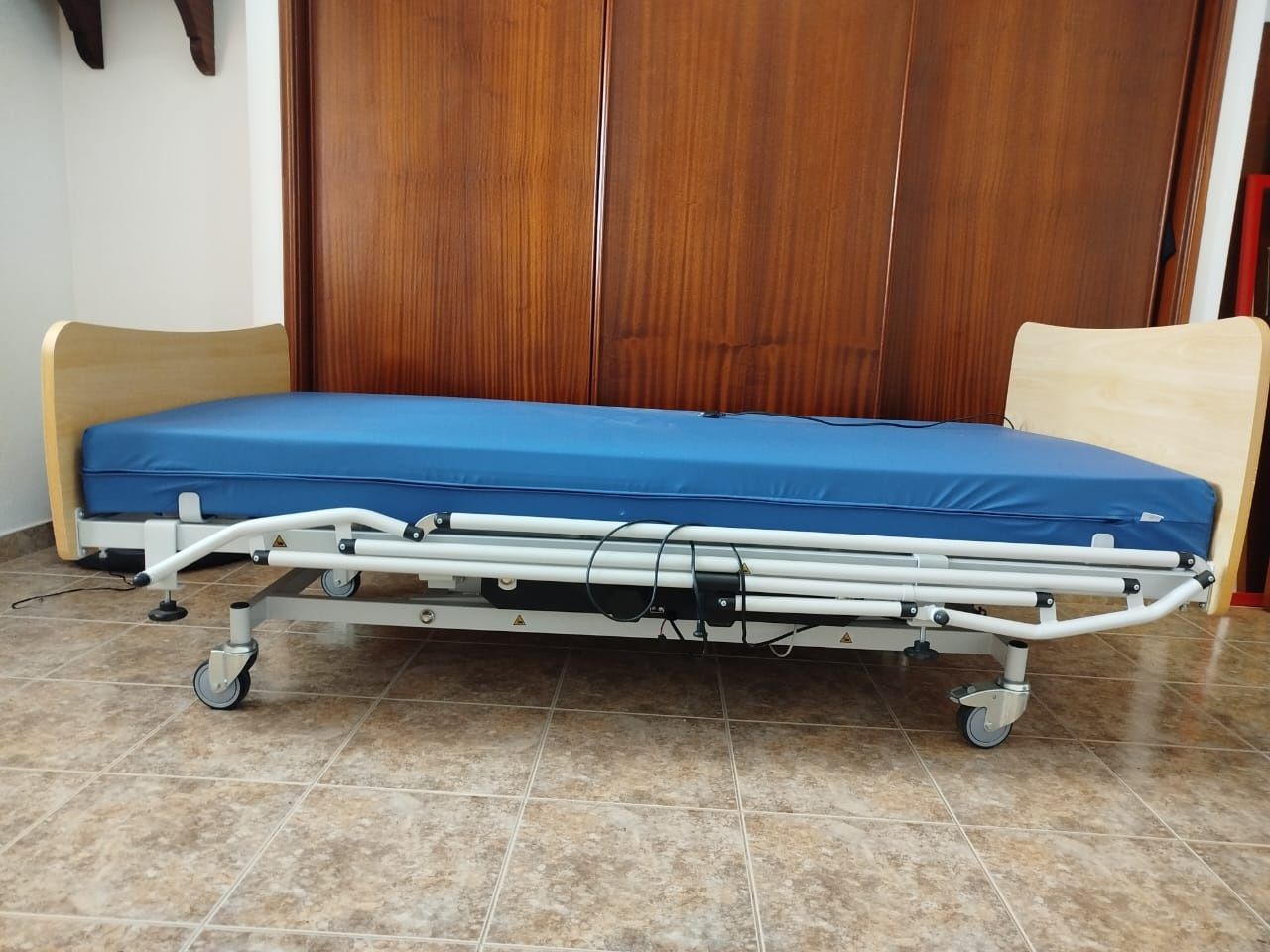 Cama eléctrica usada por uma jovem 2 meses