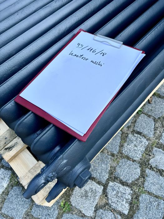 Grzejnik kaloryfer zeliwny zdobiony secesyjny na nozkach zabytkowy