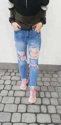 Spodnie z dziurami boyfriend jeans