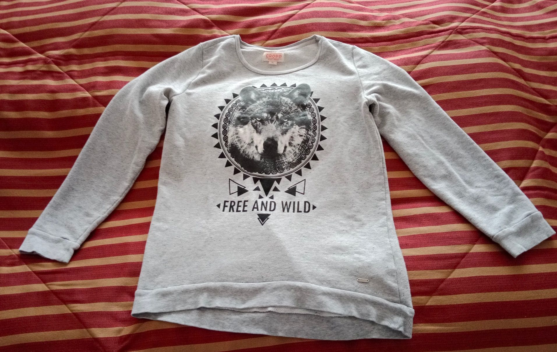 Sprzedam bluzę Cropp z motywem wilka xl
