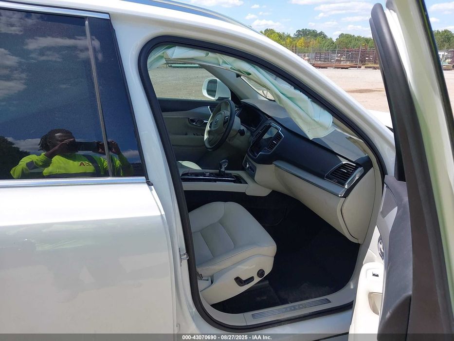 2021 Volvo XC90 T5 MOMENTUM 7 місць