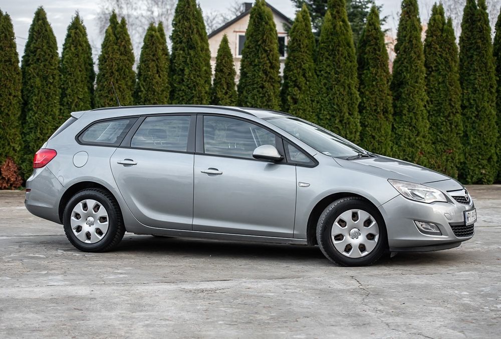 Astra J rok 2012 z silnikiem diesla 1.7 CDTI o mocy 110 
Astra J rok 2