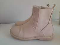 Bota com elástico