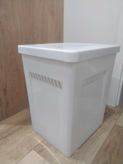 Kosz/pojemnik na pranie PRL biały sygnowany Z.T.S. "Erg" Tychy unikat