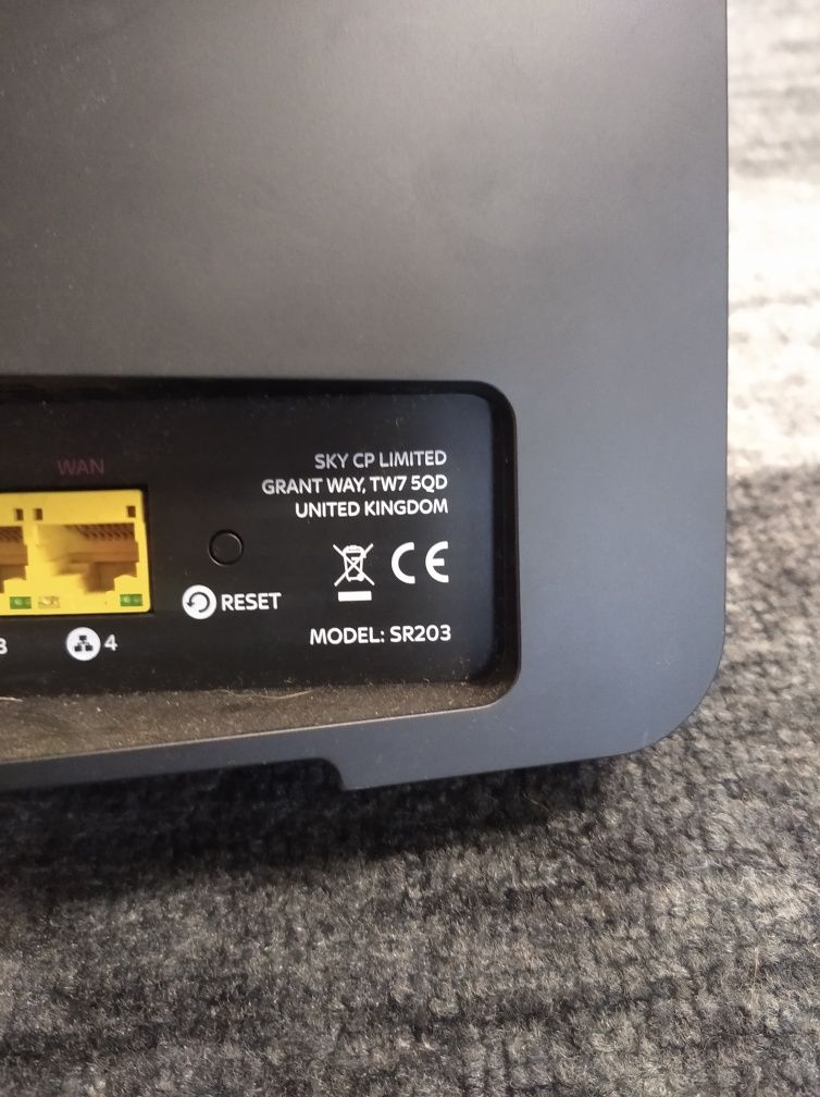 Маршрутизатор Sky Q Broadband Hub 4.