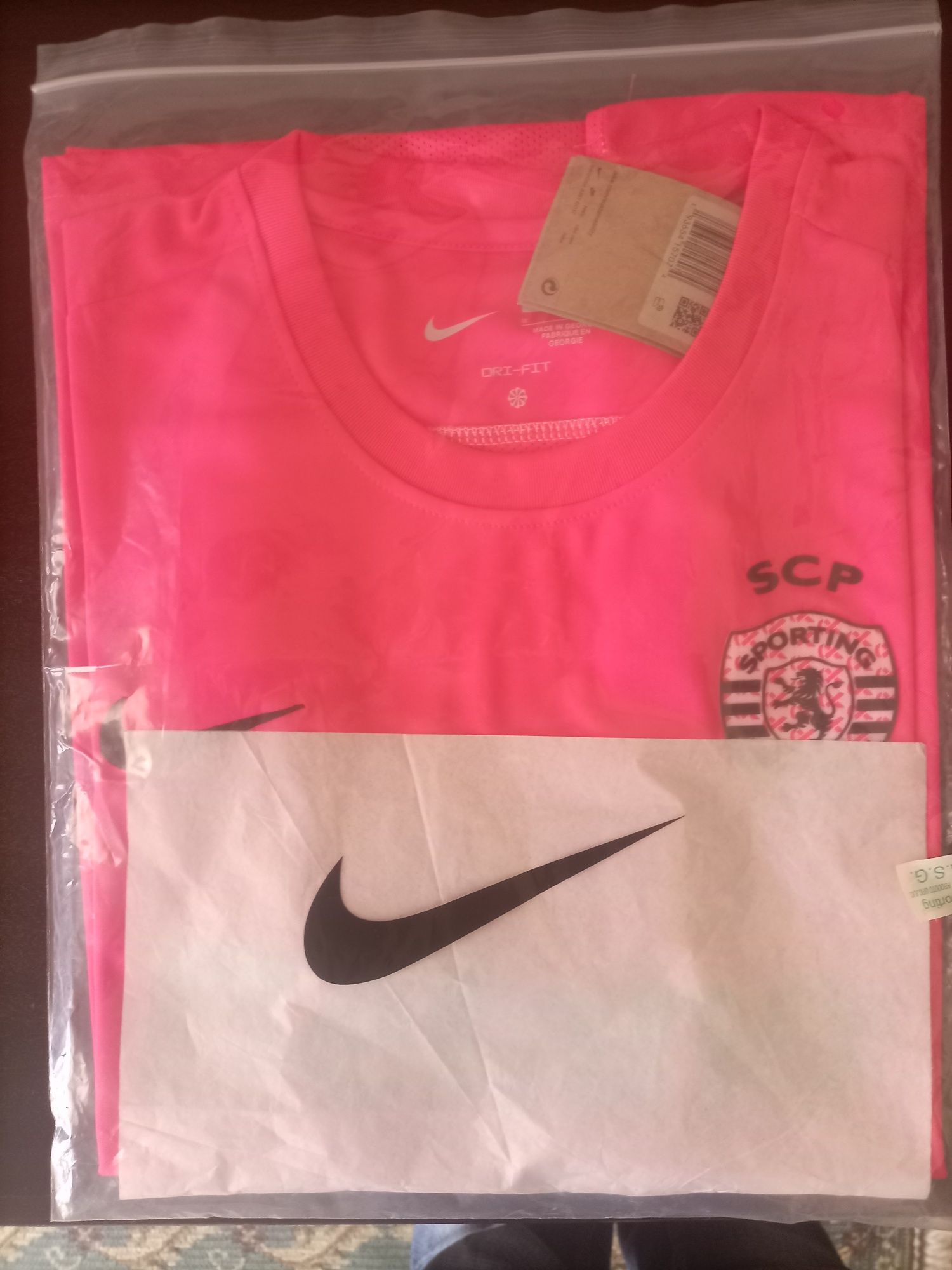 Conjunto Camisola Sporting 24/25 e Cachecol Rosa
