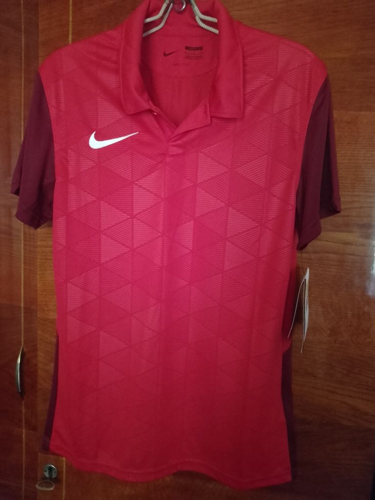 Футболка  тенниска NIKE оригинал размер S