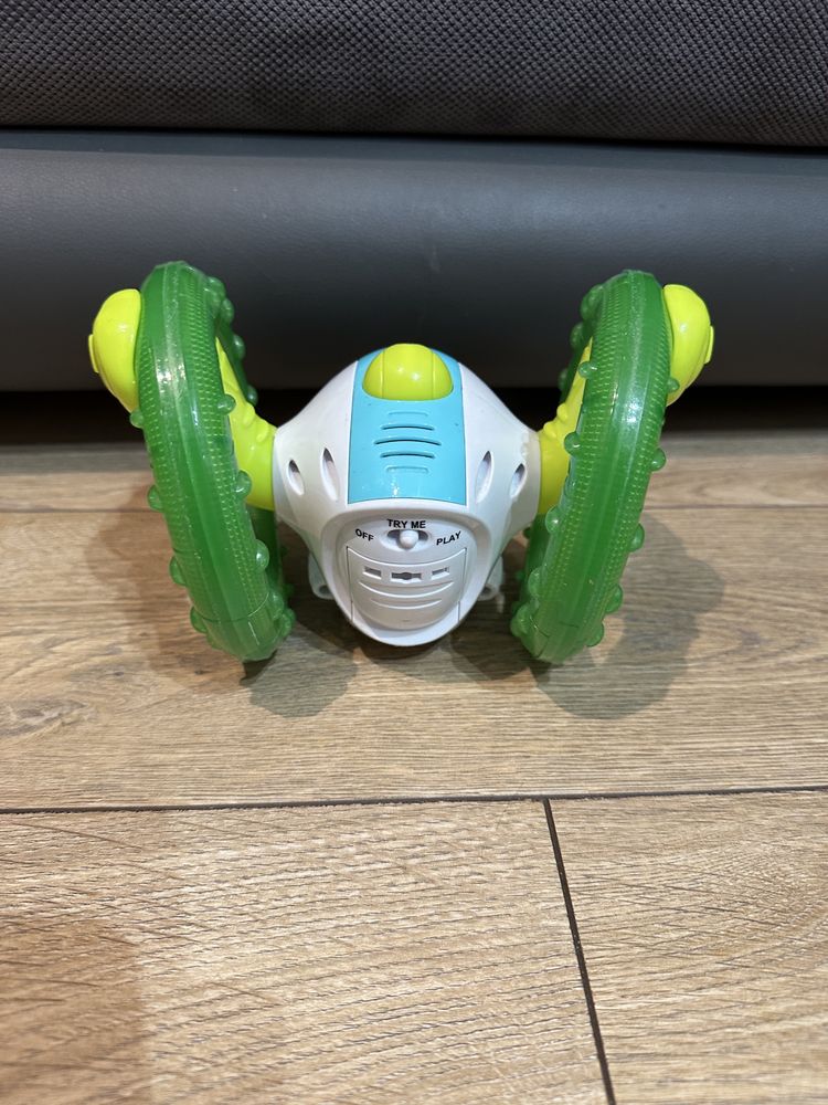Two fun robot fikajacy robot zabawka interaktywna