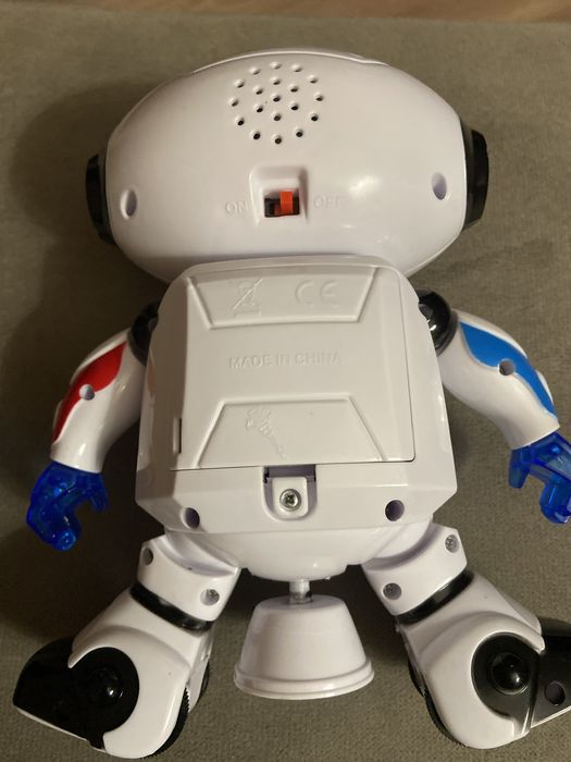 Робот інтерактивний, танцюючий