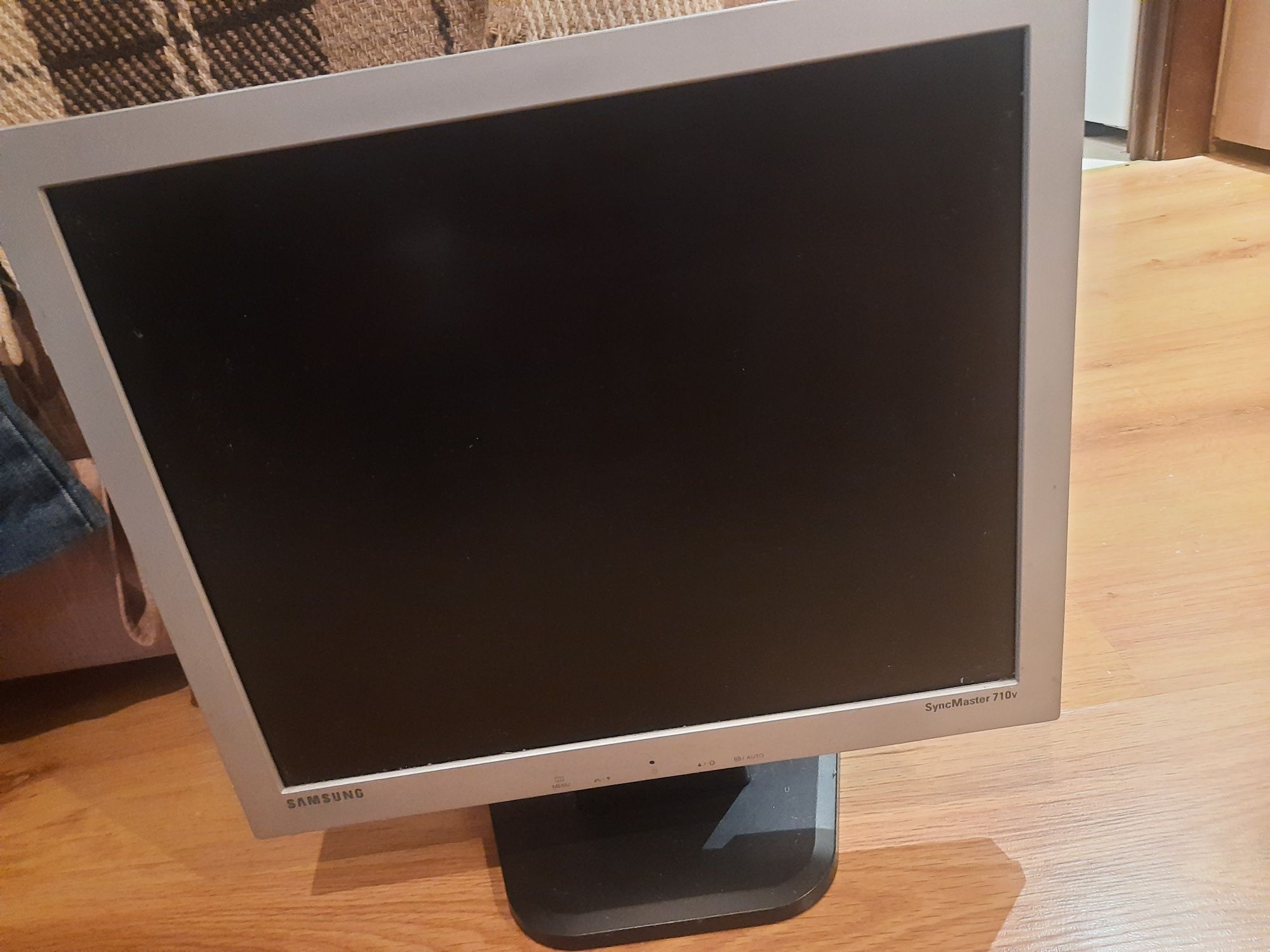 Монитор Samsung Sync Master 710v 17" со шнурами