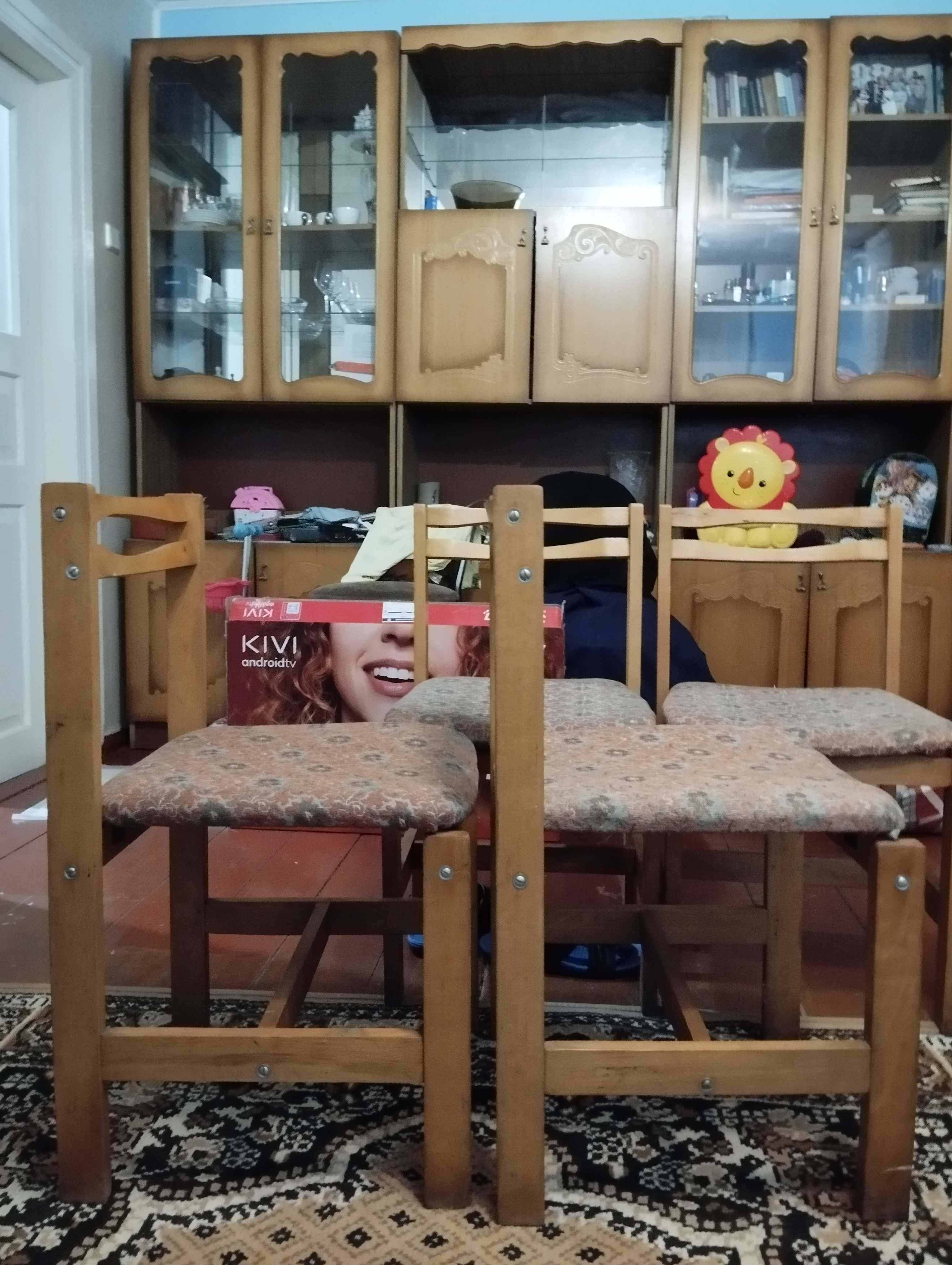 Продам стільці з натурального дерева з м'якими сидіннями