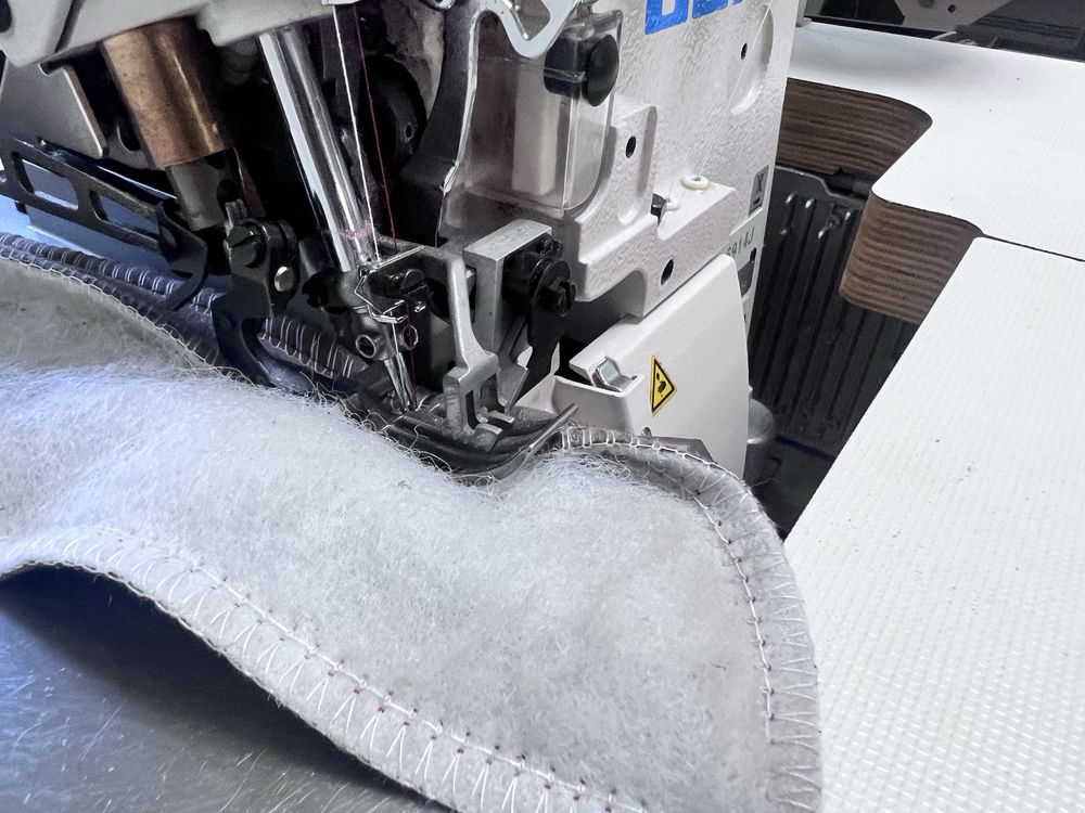 Overlock 4 nitkowy JUKI MO-6914J Górny Transport Ciężkie szycie Automa