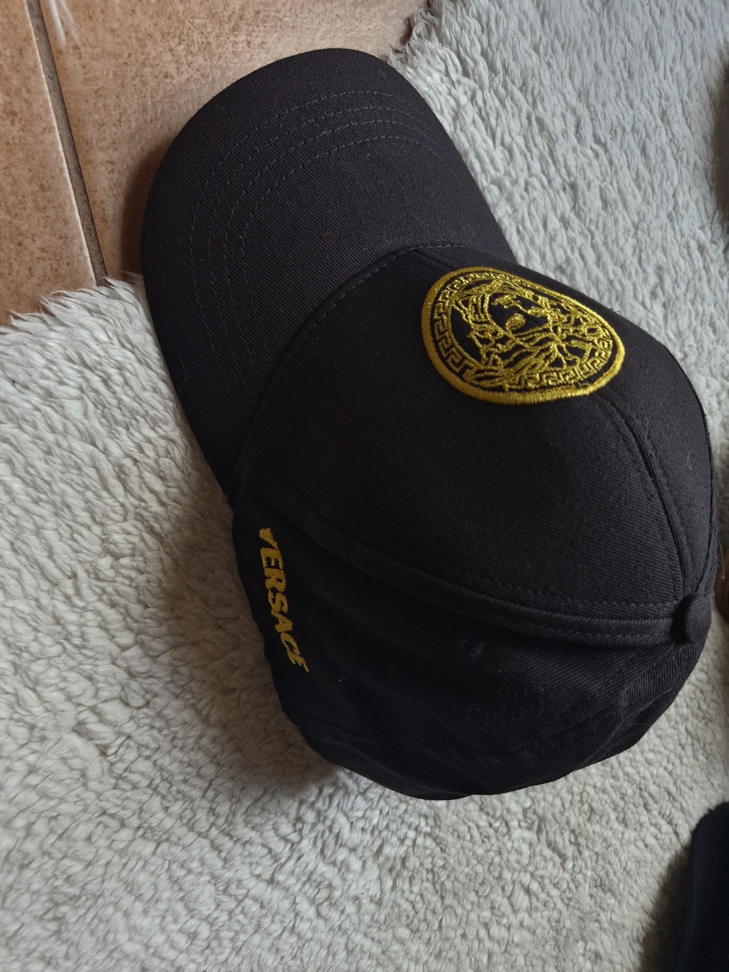 Nowa kaszkietowka czapka z daszkiem czarna vers ace Unisex zlote logo