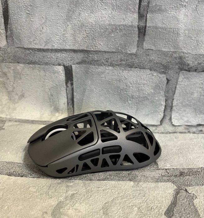 Ігрова миша ATTACK SHARK R2 з магнієвого сплаву PAW3950 сірого кольору