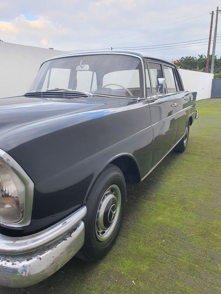 Mercedes w111 Rabo Peixe 230s (fintail)